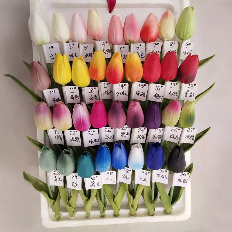 Skutečný dotykový umělý tulipánový květy